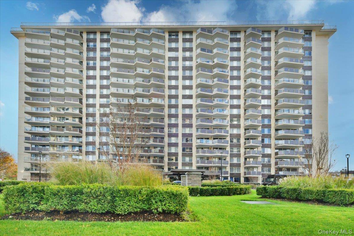 18-15 215 ST #2G, Bayside, NY 11360
