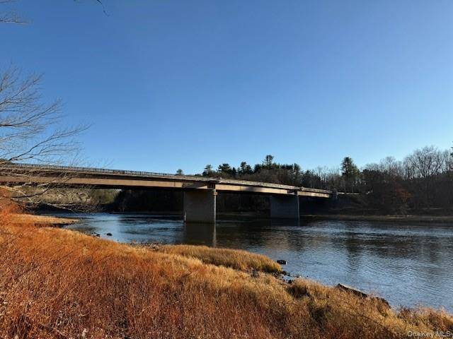 8 River RD, Barryville, NY 12719