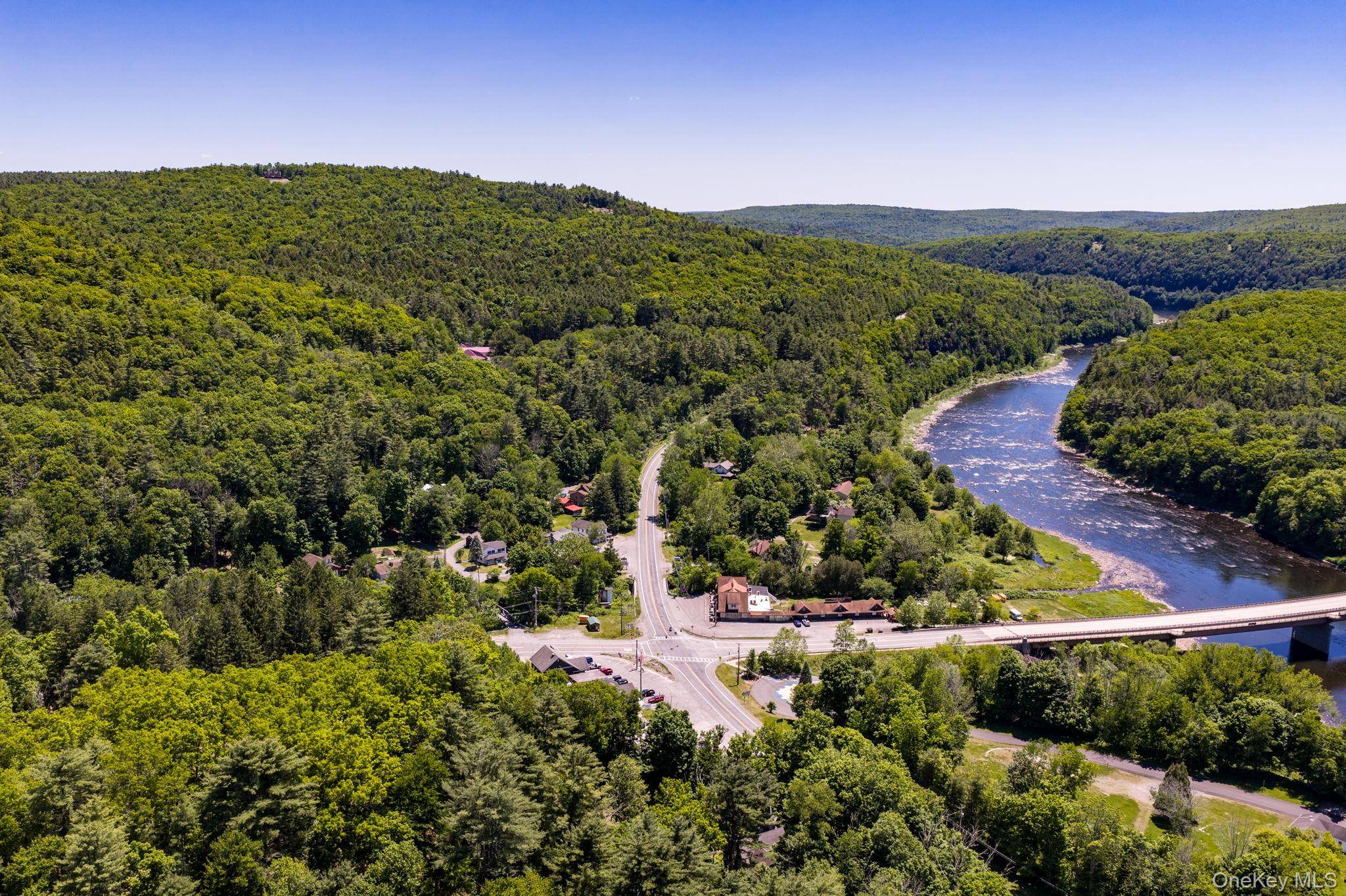 8 River RD, Barryville, NY 12719