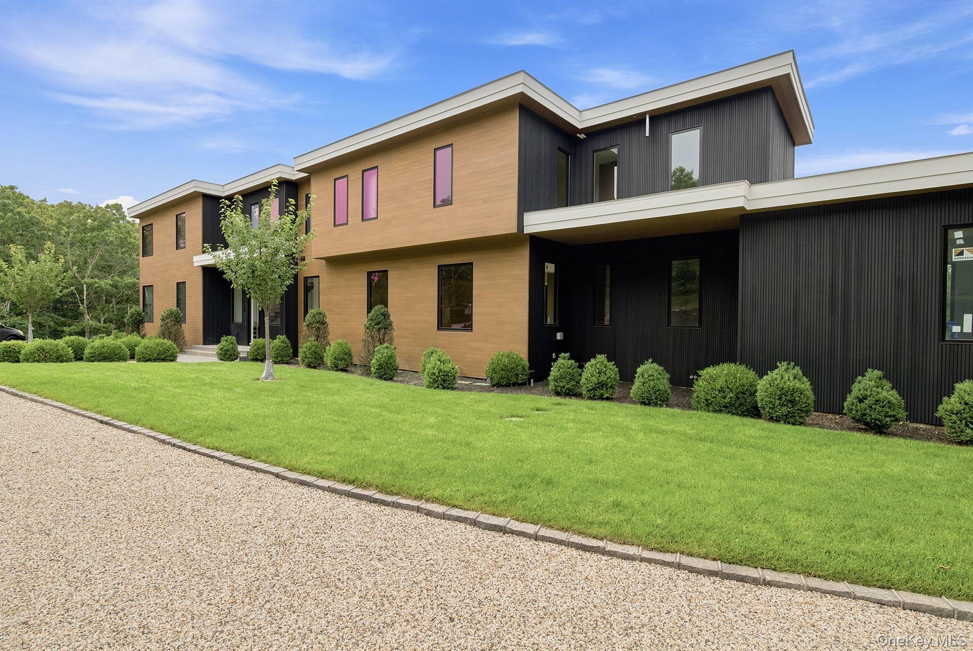 207 Middle Line HWY, Southampton, NY 11968