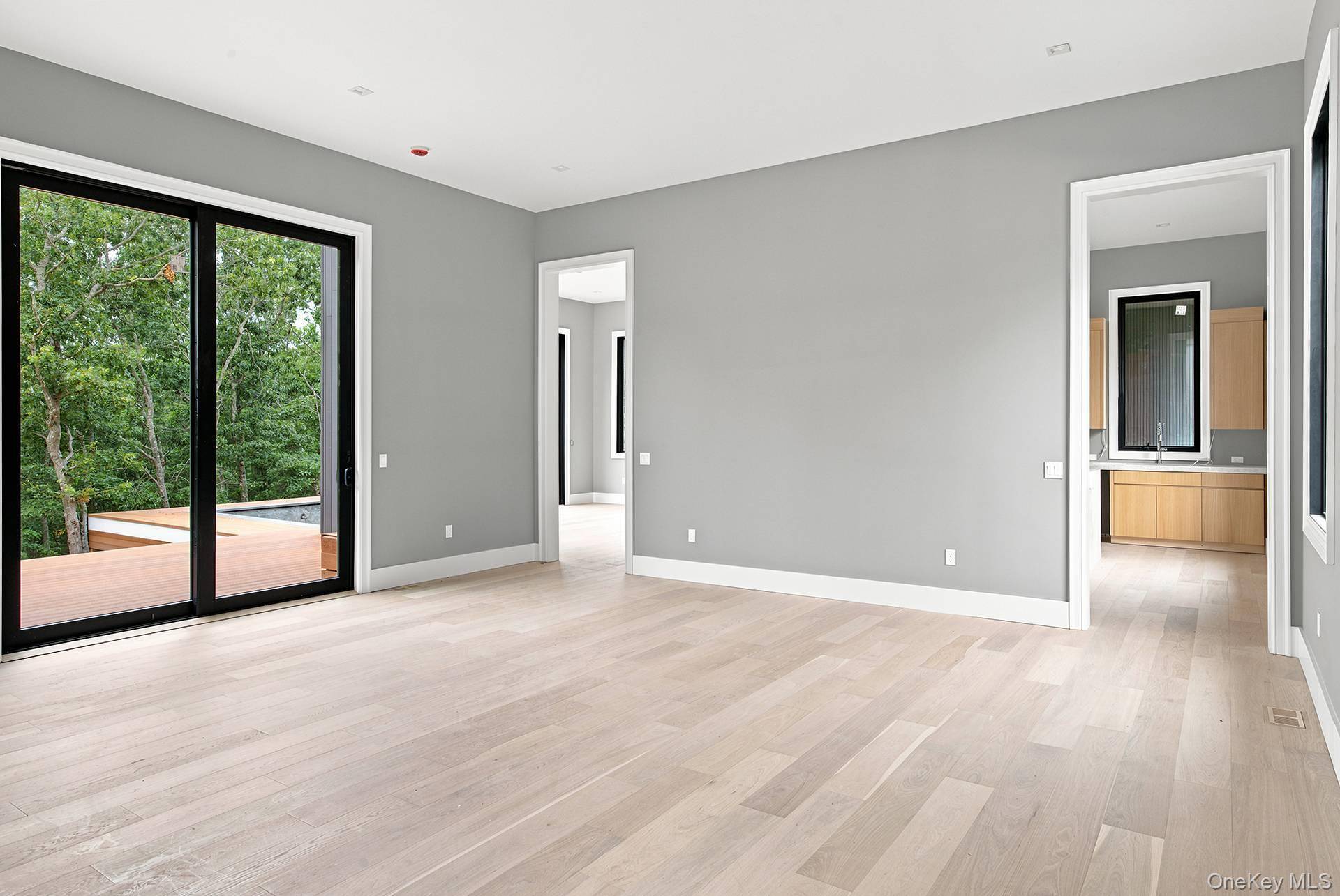 207 Middle Line HWY, Southampton, NY 11968