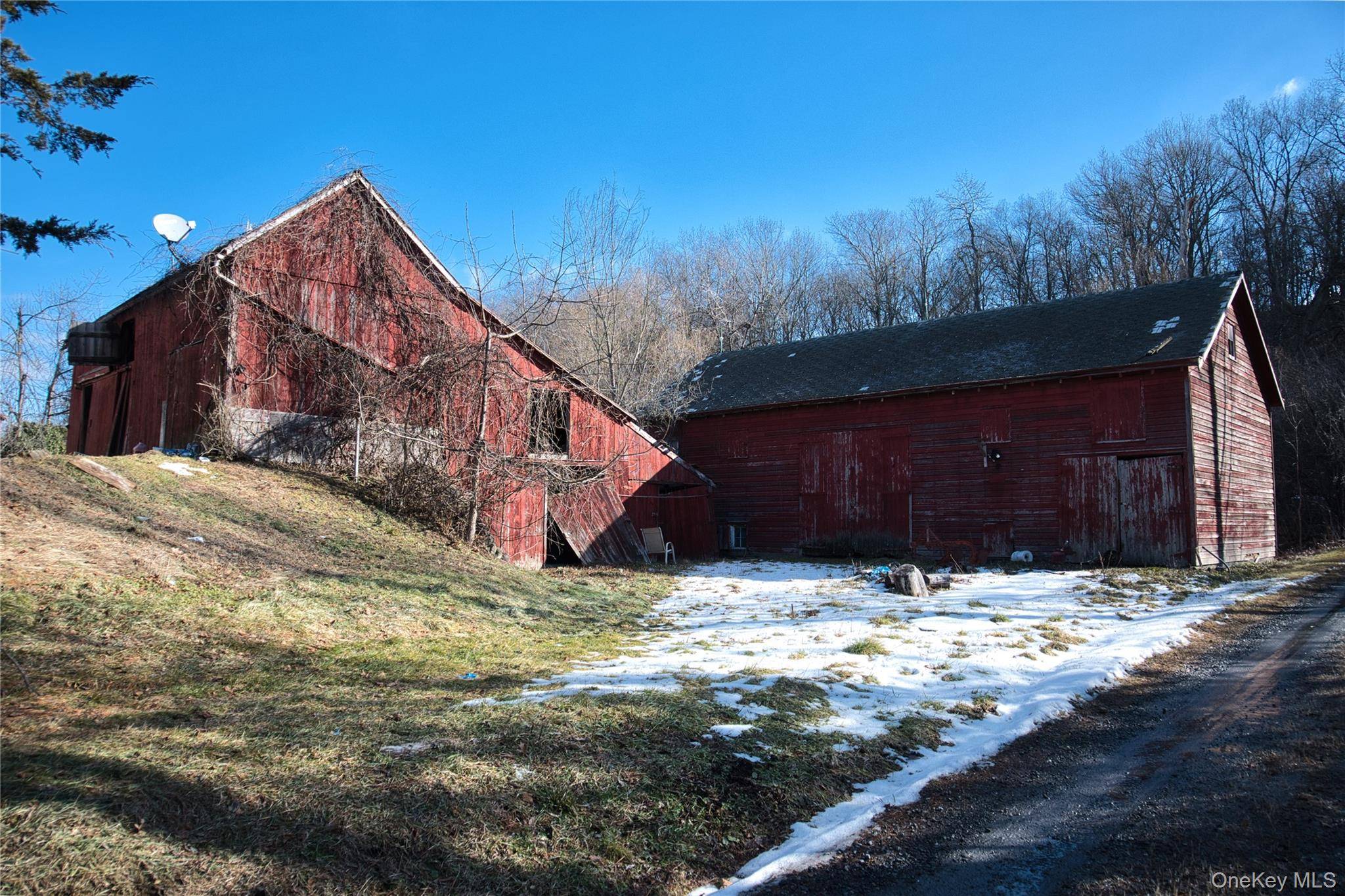 256 Round Hill RD, Florida, NY 10921