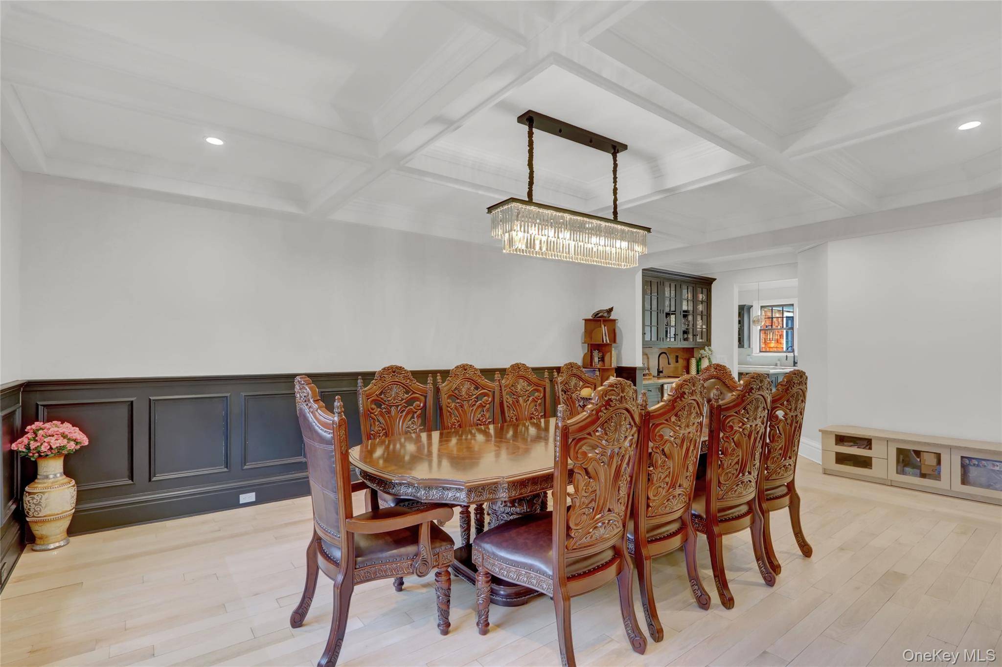 119 Wheatley RD, Old Westbury, NY 11568