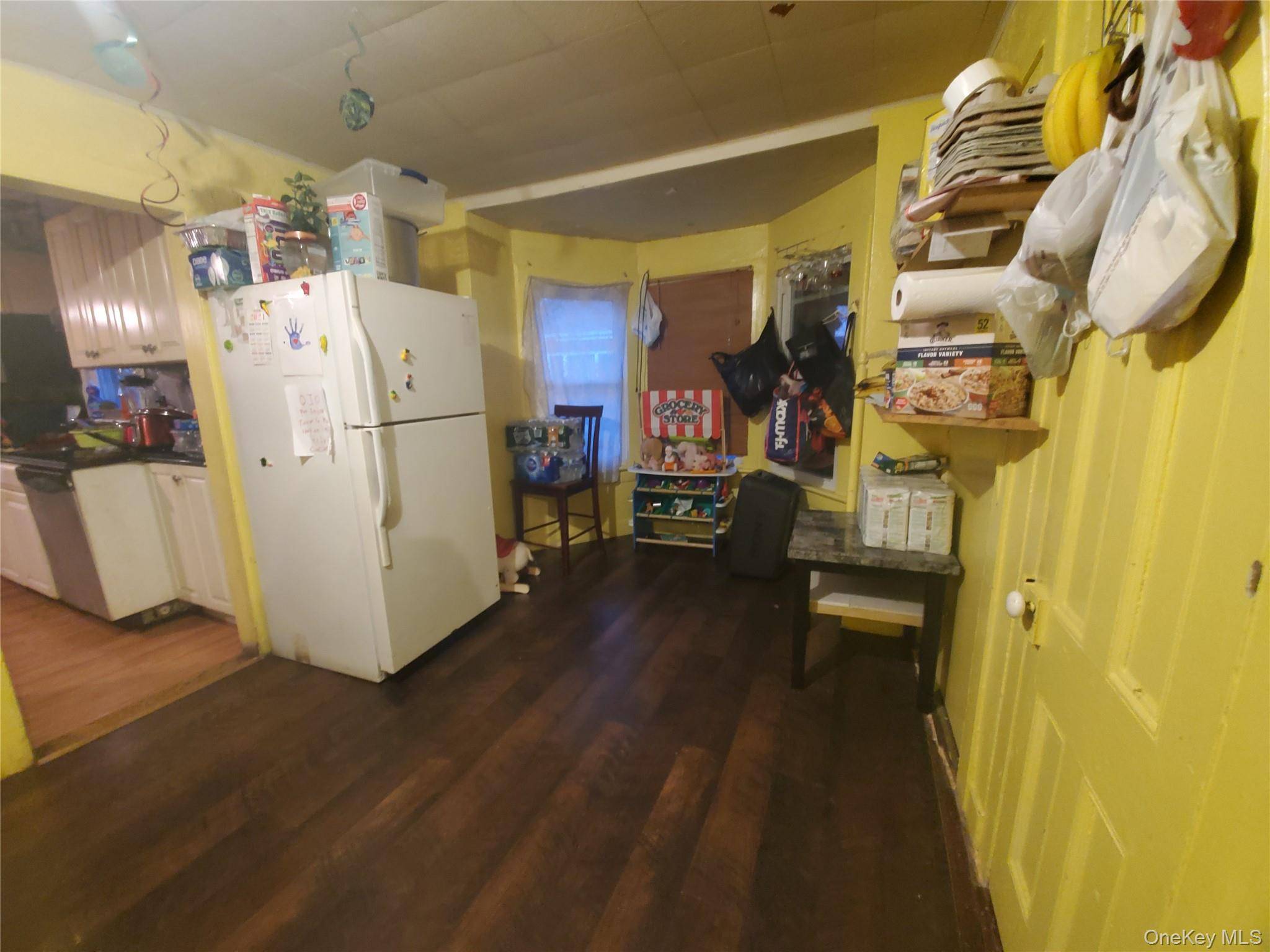418 Lincoln ST, Riverhead, NY 11901