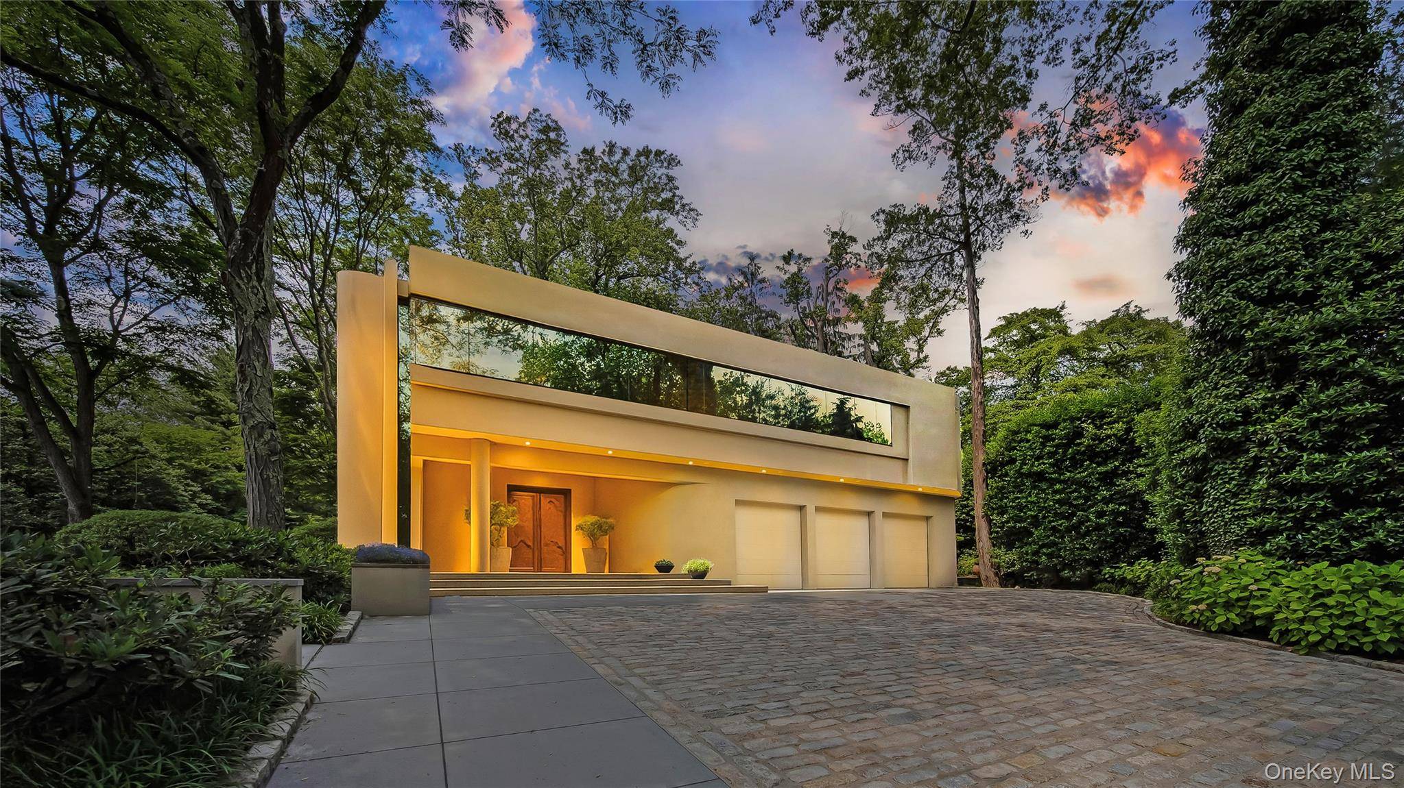 7 Folie CT, Manhasset, NY 11030