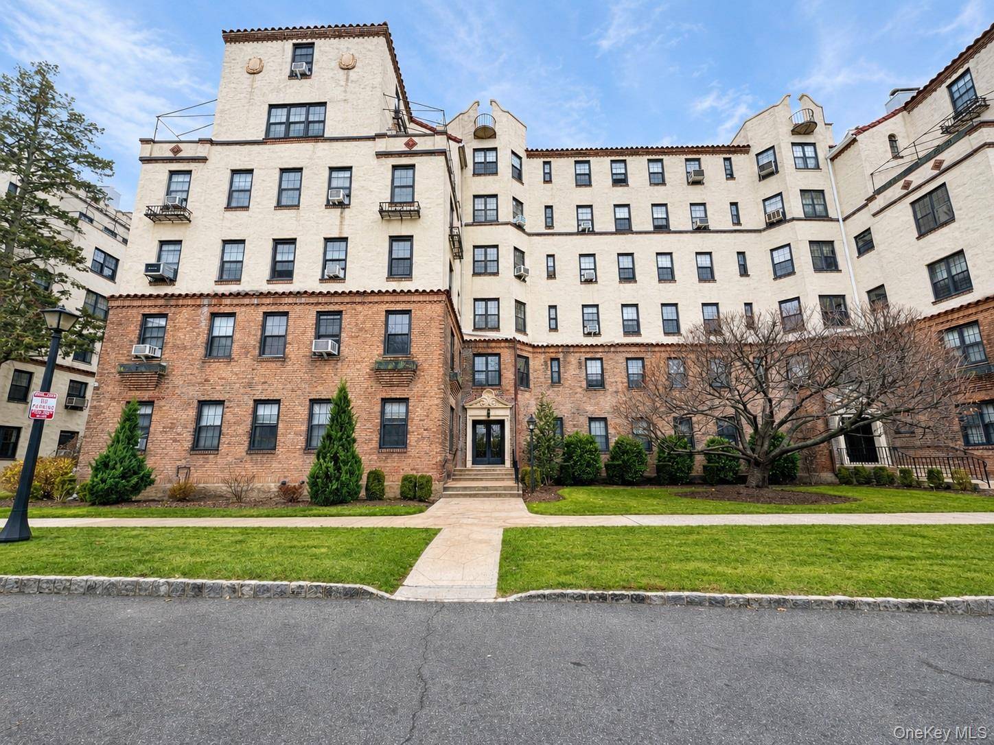 1273 North AVE #1G. Entry 3, New Rochelle, NY 10804