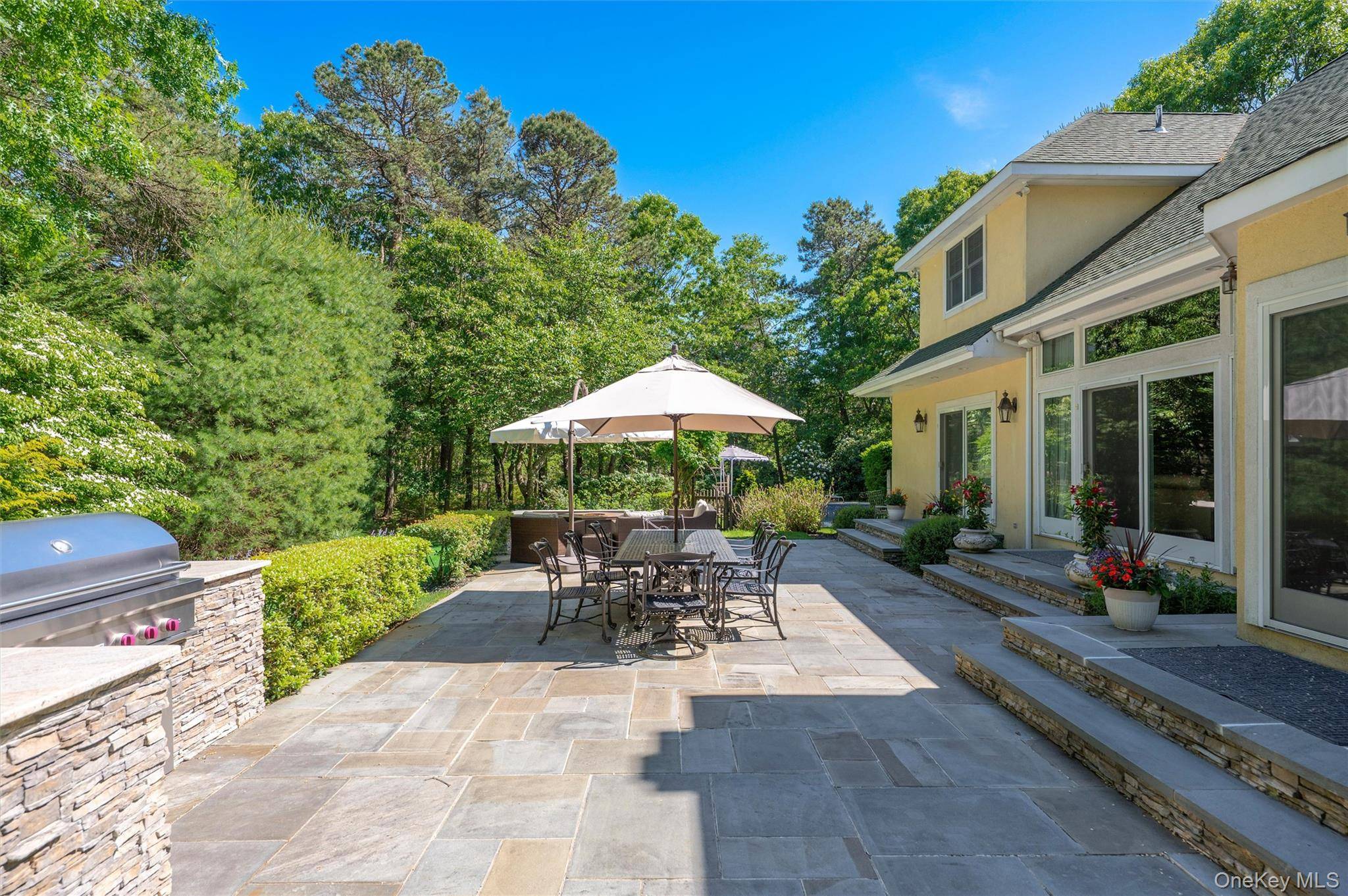 3 Cherry Blossom LN, East Quogue, NY 11942