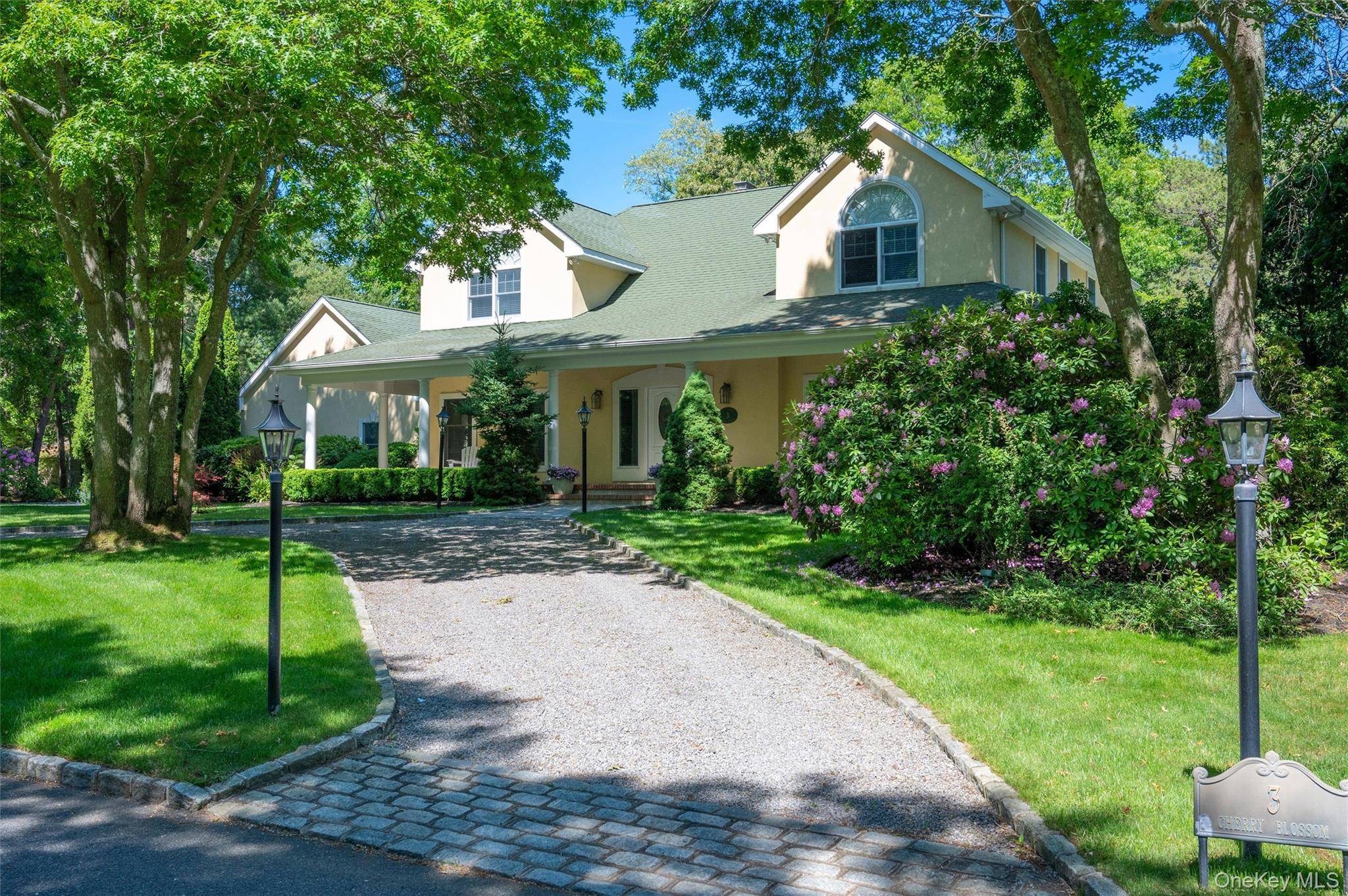 3 Cherry Blossom LN, East Quogue, NY 11942