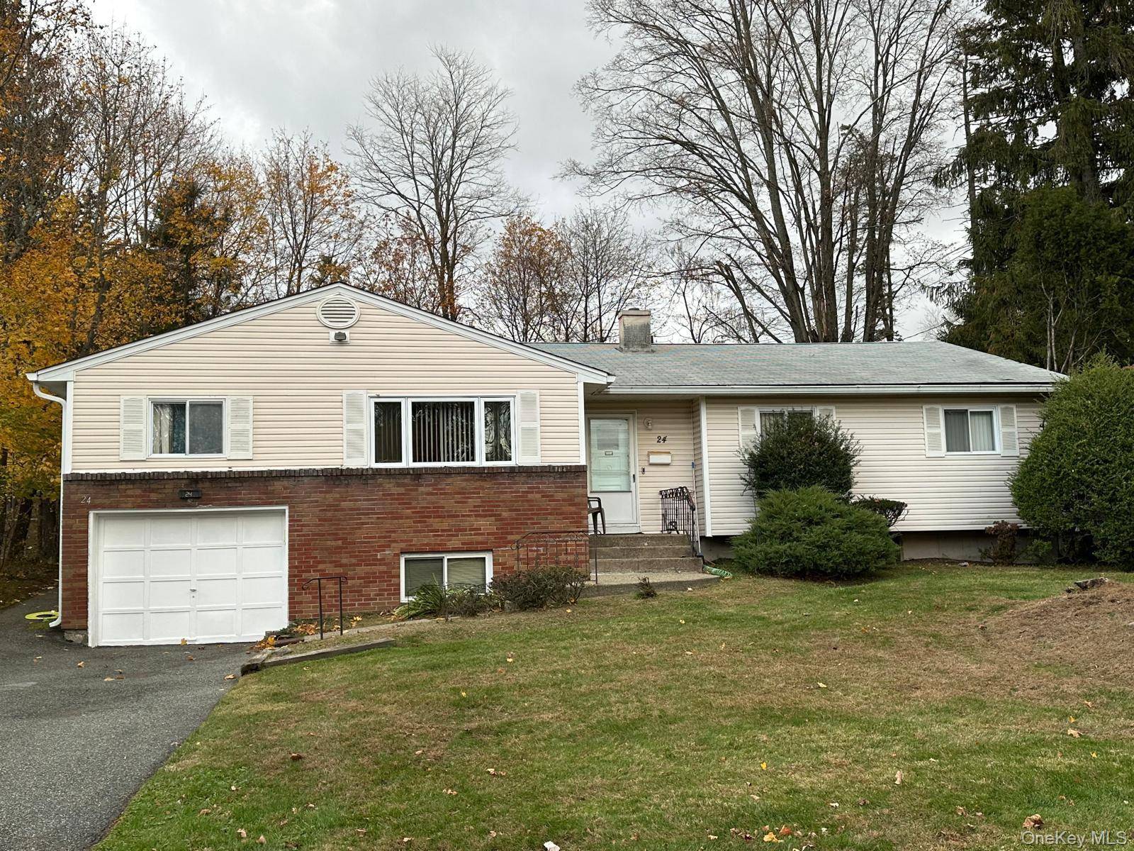 24 Waverly PL, Monsey, NY 10952