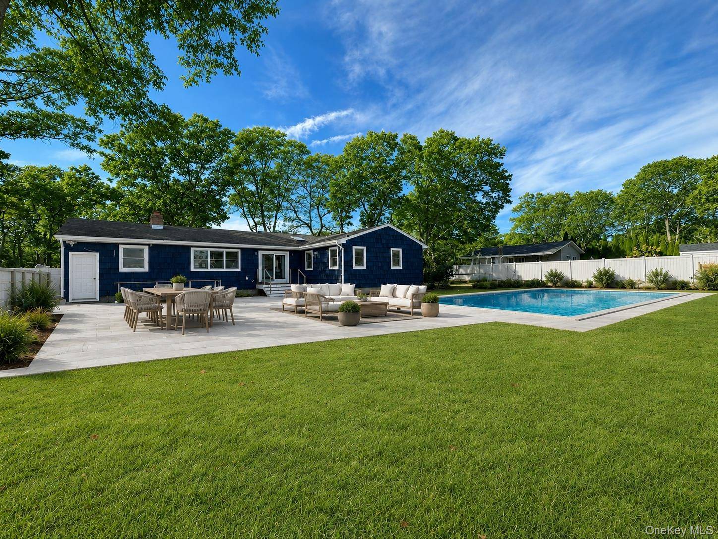 43 Homewood DR, Hampton Bays, NY 11946