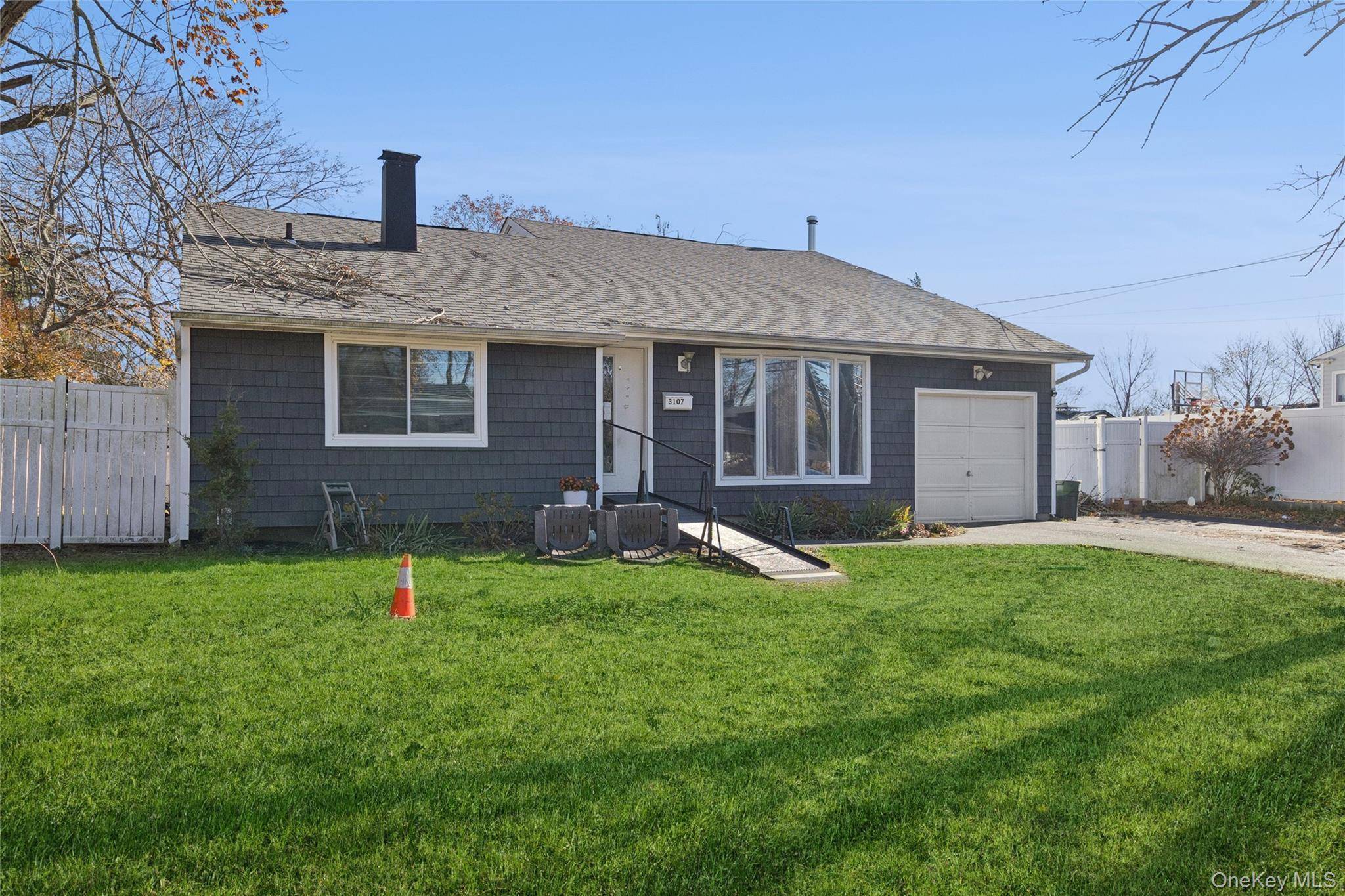 3107 Chestnut AVE, Medford, NY 11763