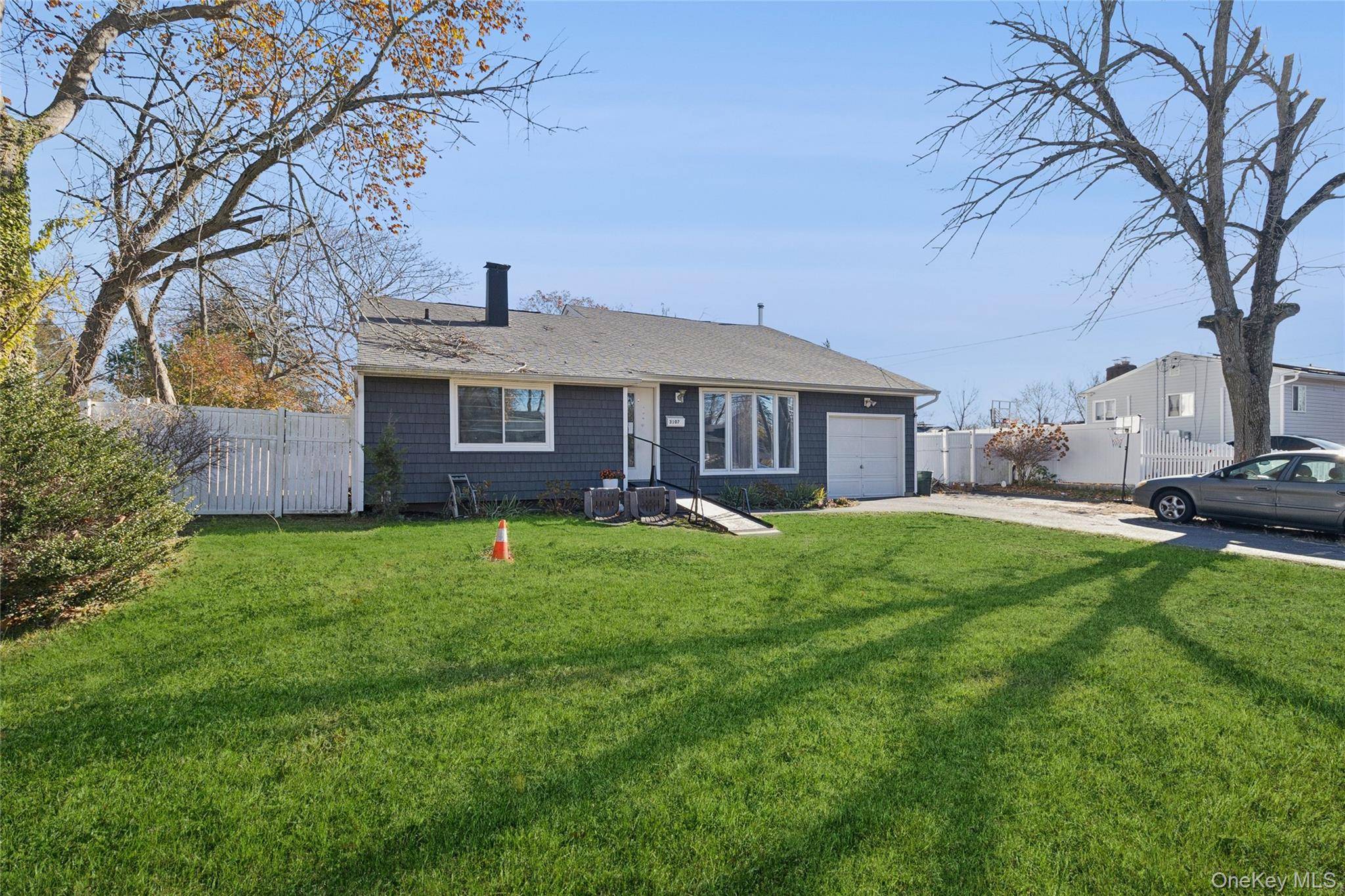 3107 Chestnut AVE, Medford, NY 11763