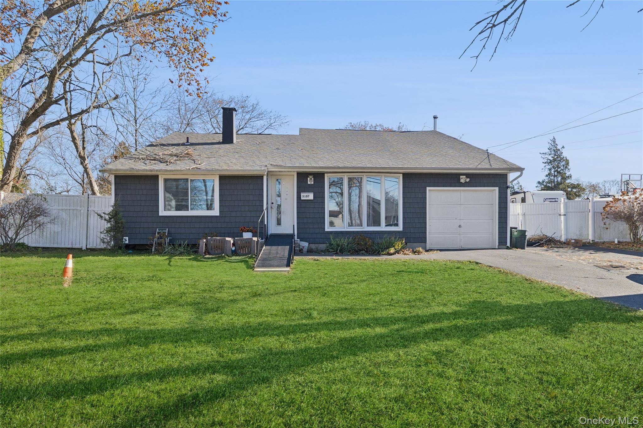 3107 Chestnut AVE, Medford, NY 11763