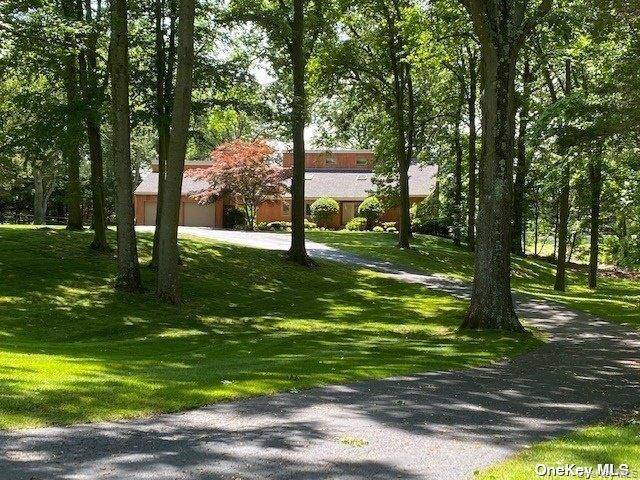 1 Pine PT, Lloyd Harbor, NY 11743