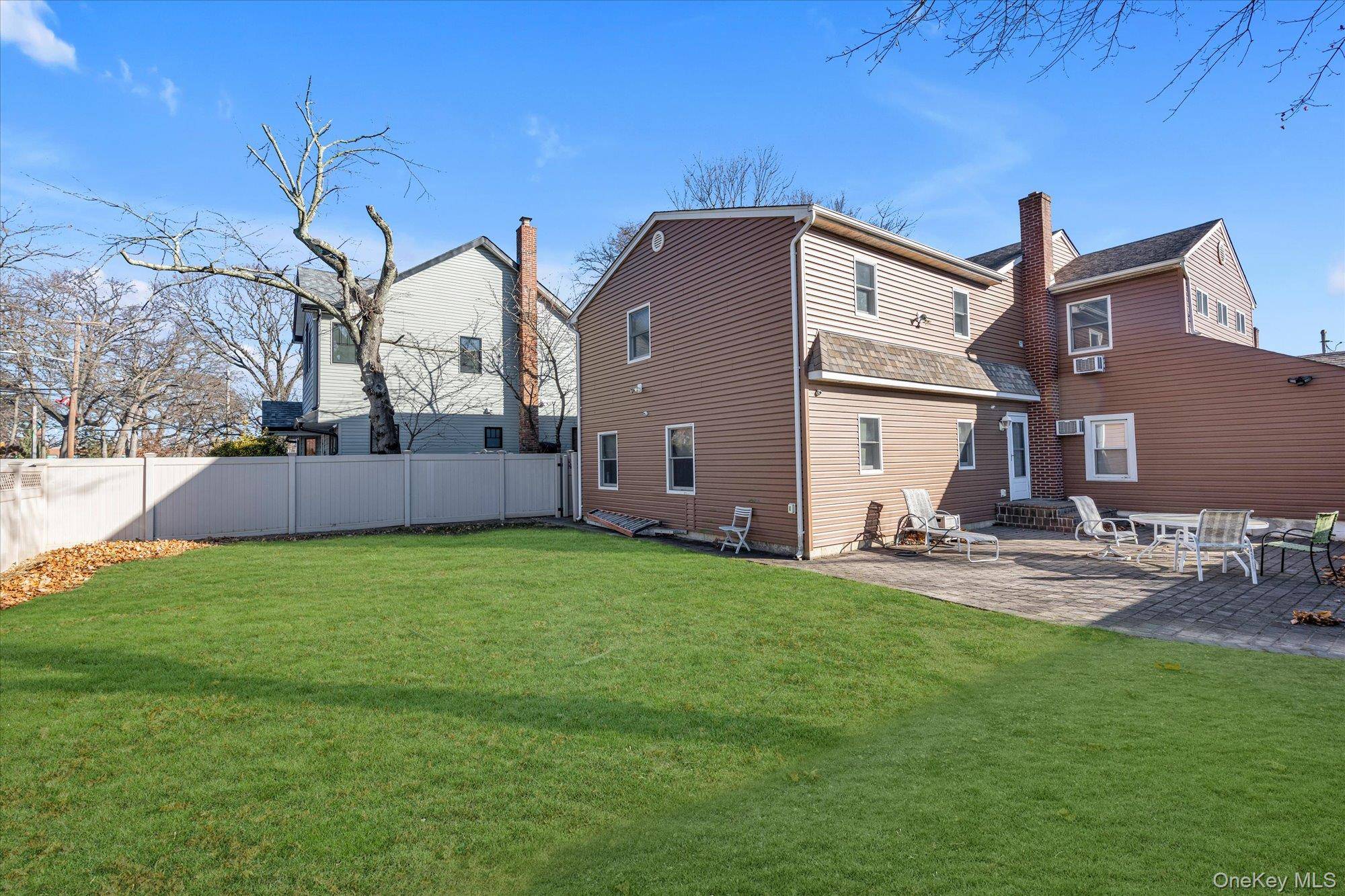 303 Oak ST, South Hempstead, NY 11550