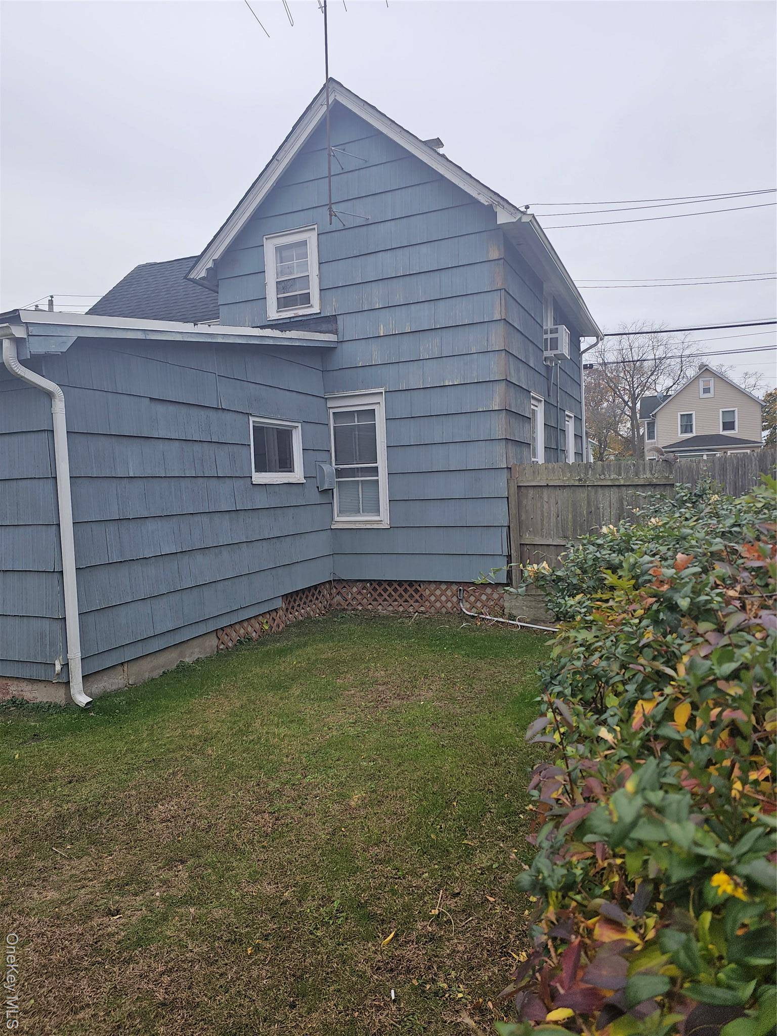 49 Arnold AVE, West Babylon, NY 11704