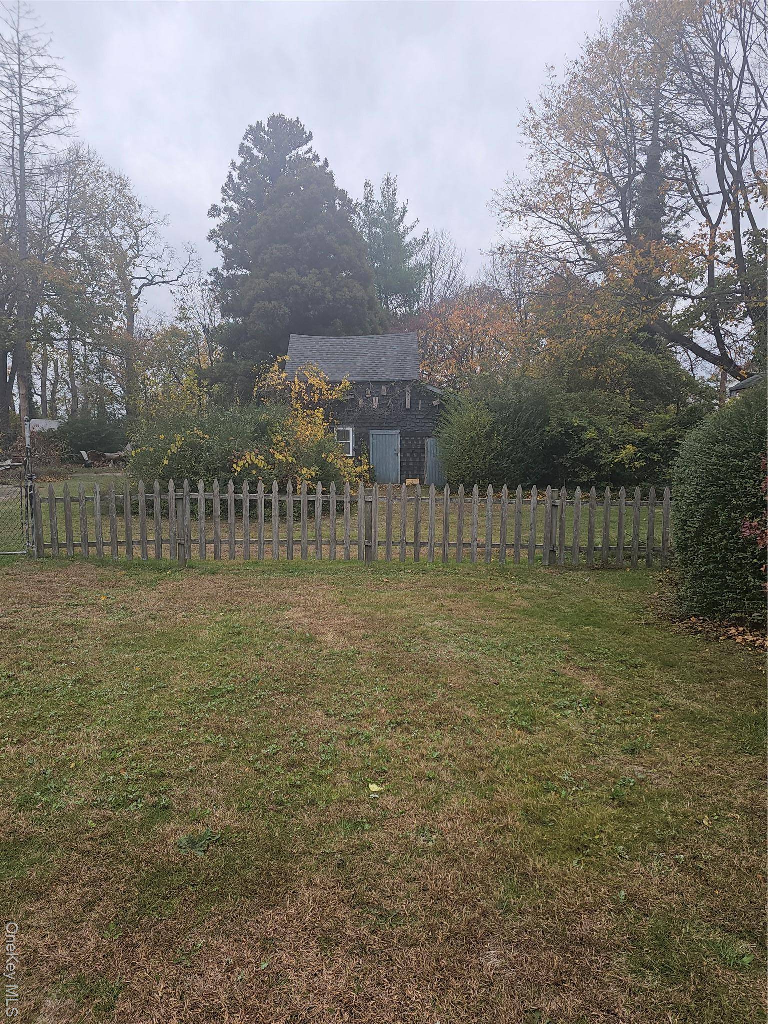 45 Arnold AVE, West Babylon, NY 11704