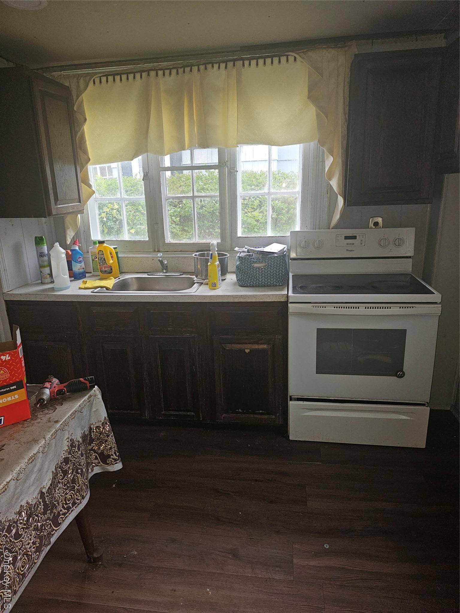 45 Arnold AVE, West Babylon, NY 11704