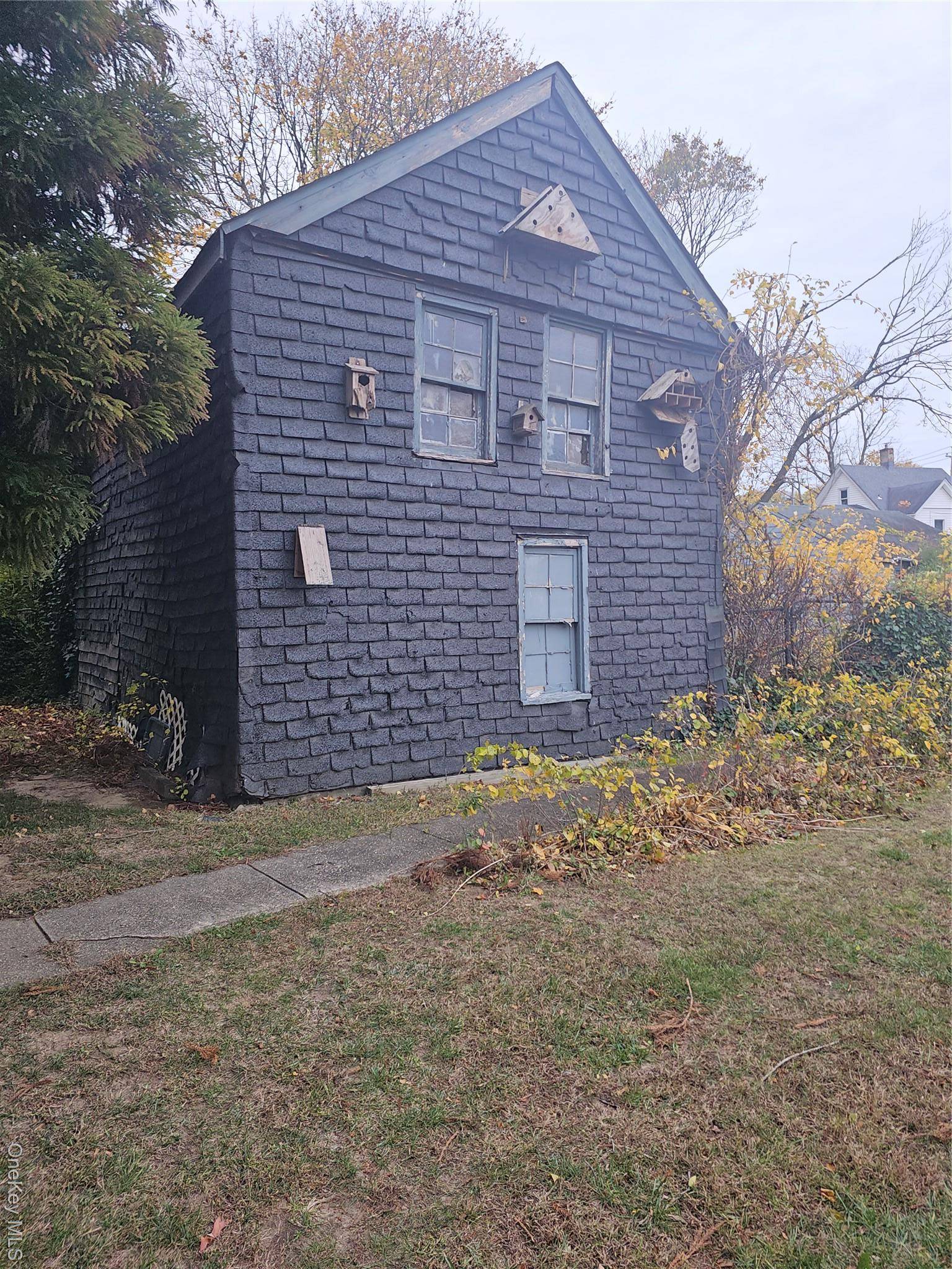 45 Arnold AVE, West Babylon, NY 11704