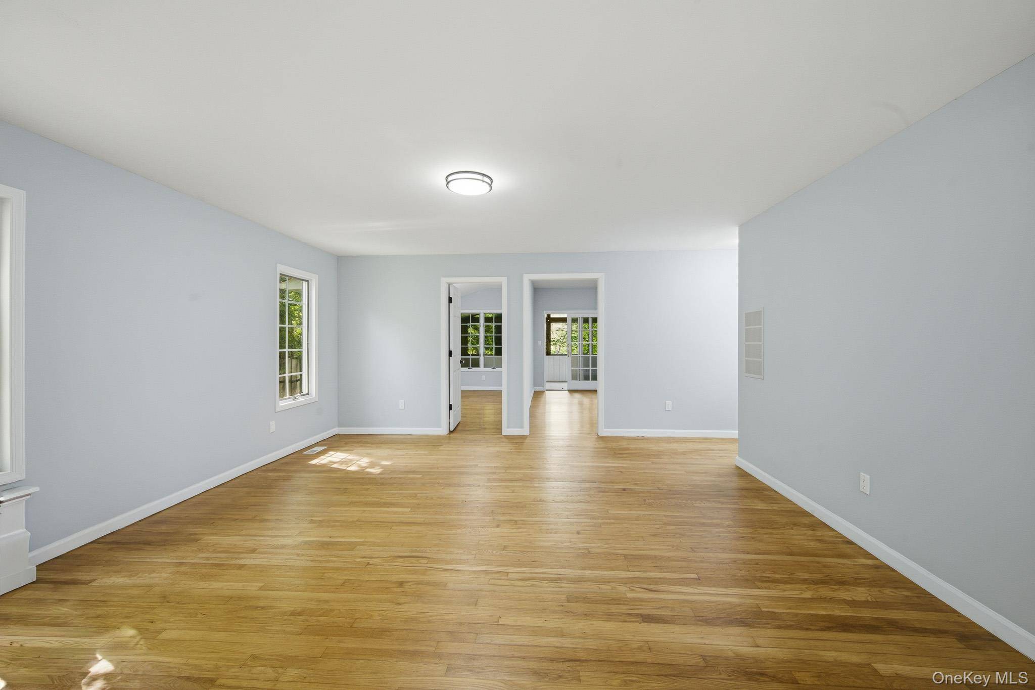 10 Woodland LN, Huntington, NY 11743