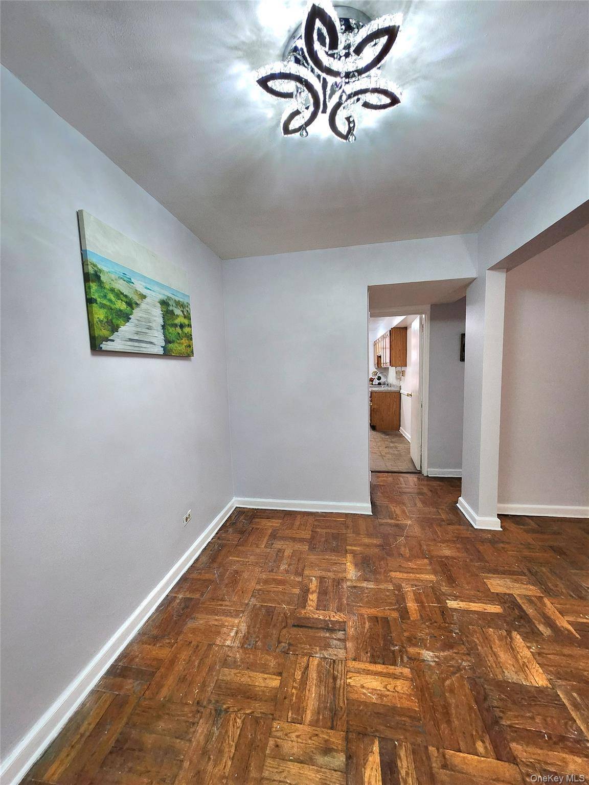 33-27 91 #1J, Jackson Heights, NY 11372