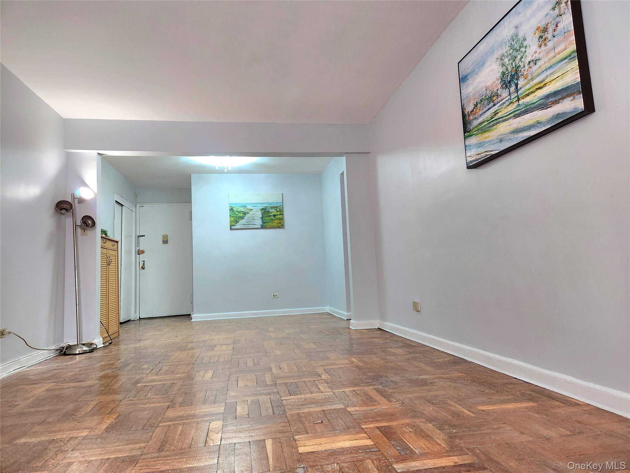 33-27 91 #1J, Jackson Heights, NY 11372