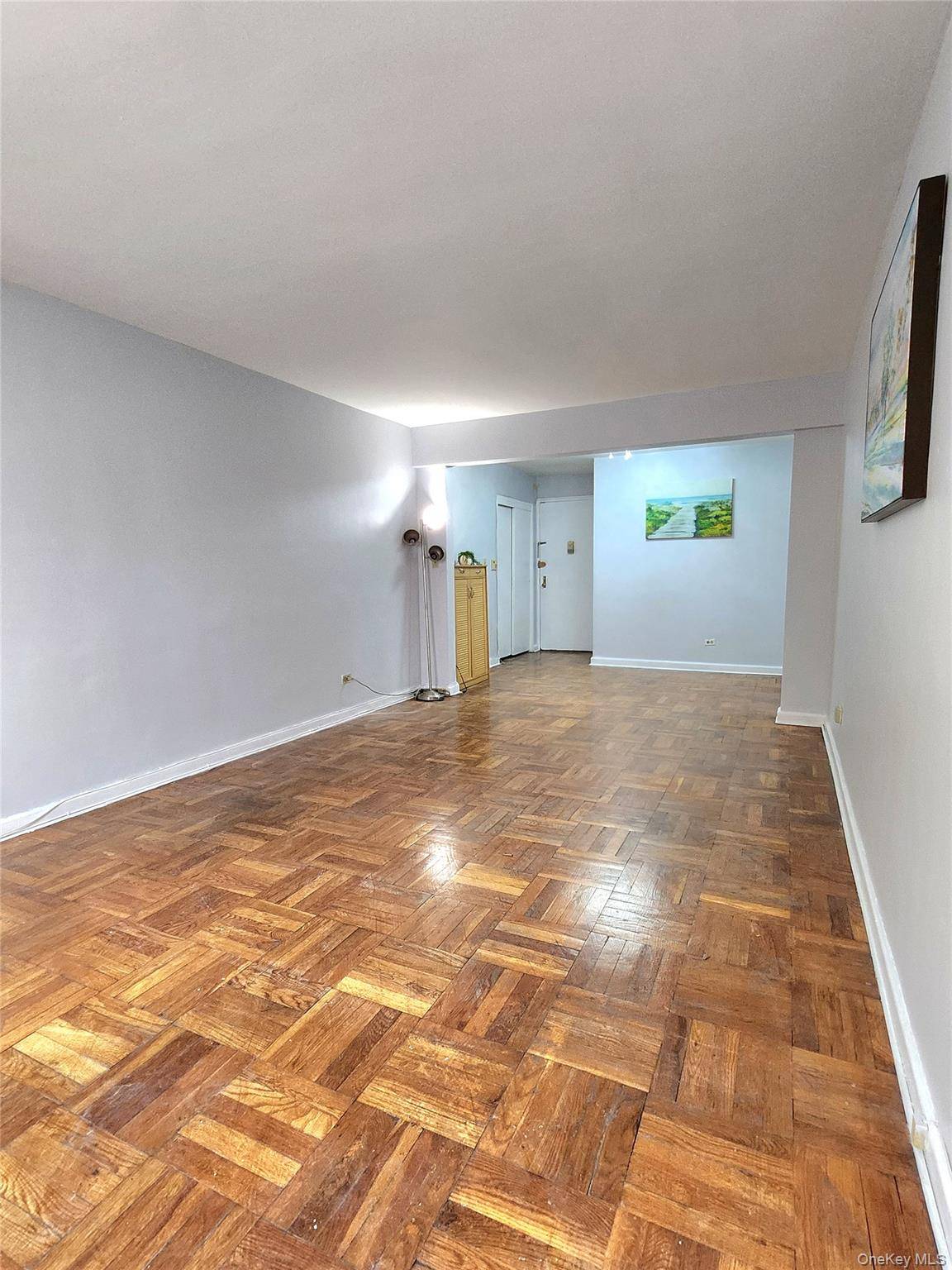 33-27 91 #1J, Jackson Heights, NY 11372