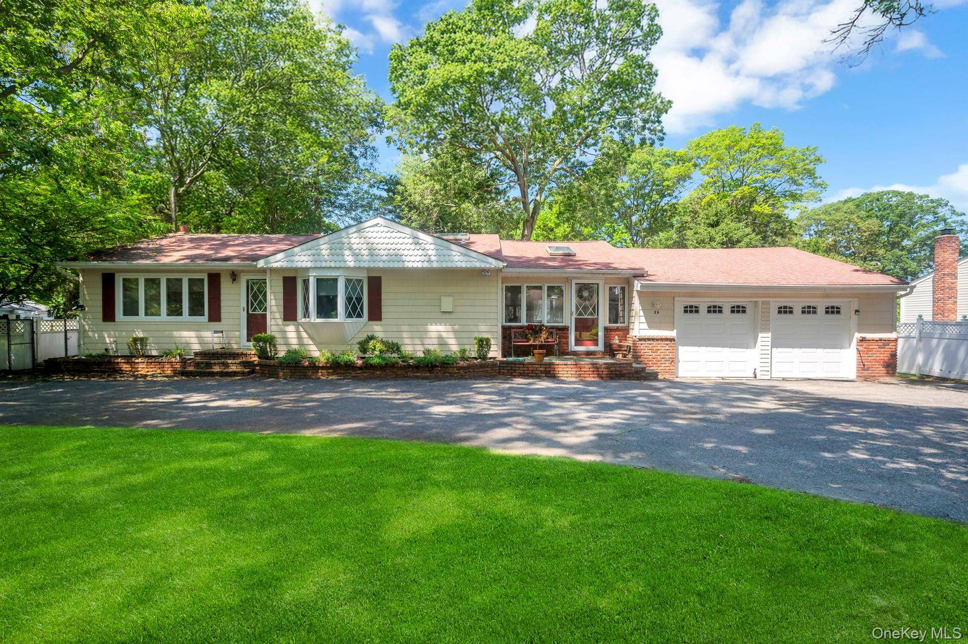 86 Seawanhaka AVE, Lake Grove, NY 11755