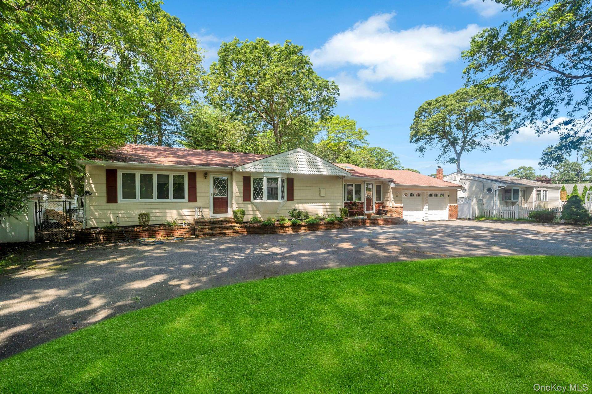 86 Seawanhaka AVE, Lake Grove, NY 11755