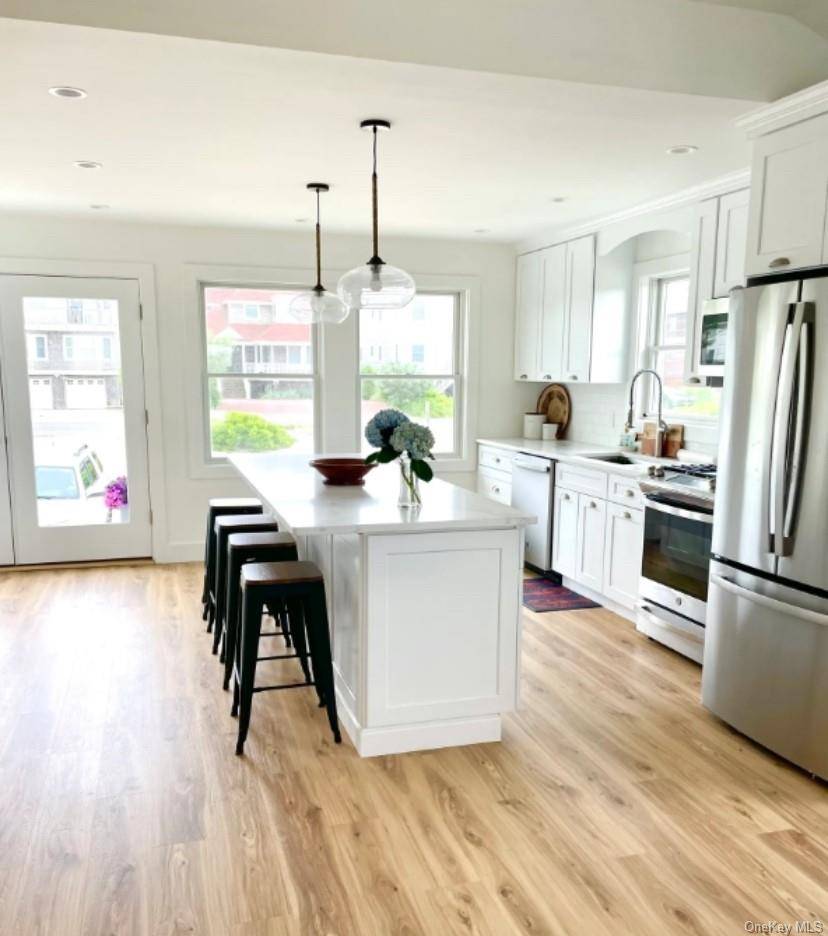 800 Dune RD, Westhampton Beach, NY 11978