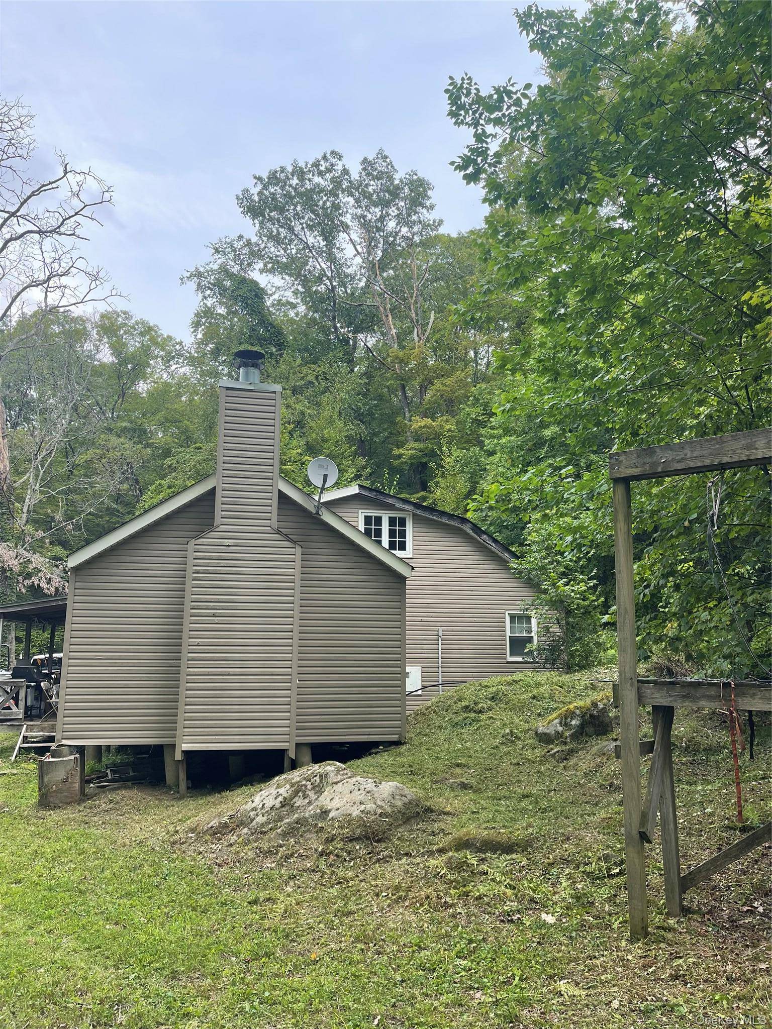 80 Hunter LN, Wassaic, NY 12592