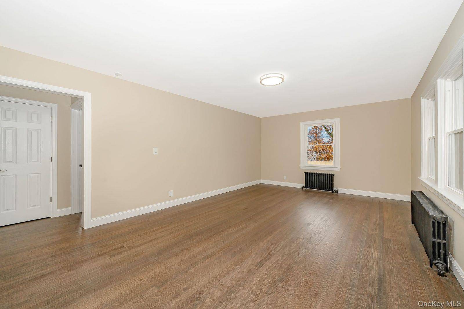 123 4th AVE, Huntington, NY 11746