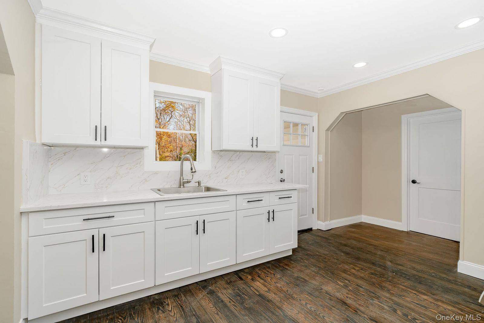 123 4th AVE, Huntington, NY 11746