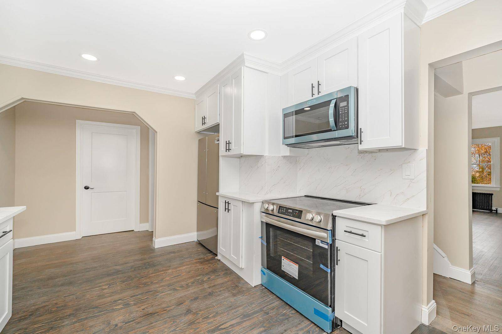 123 4th AVE, Huntington, NY 11746