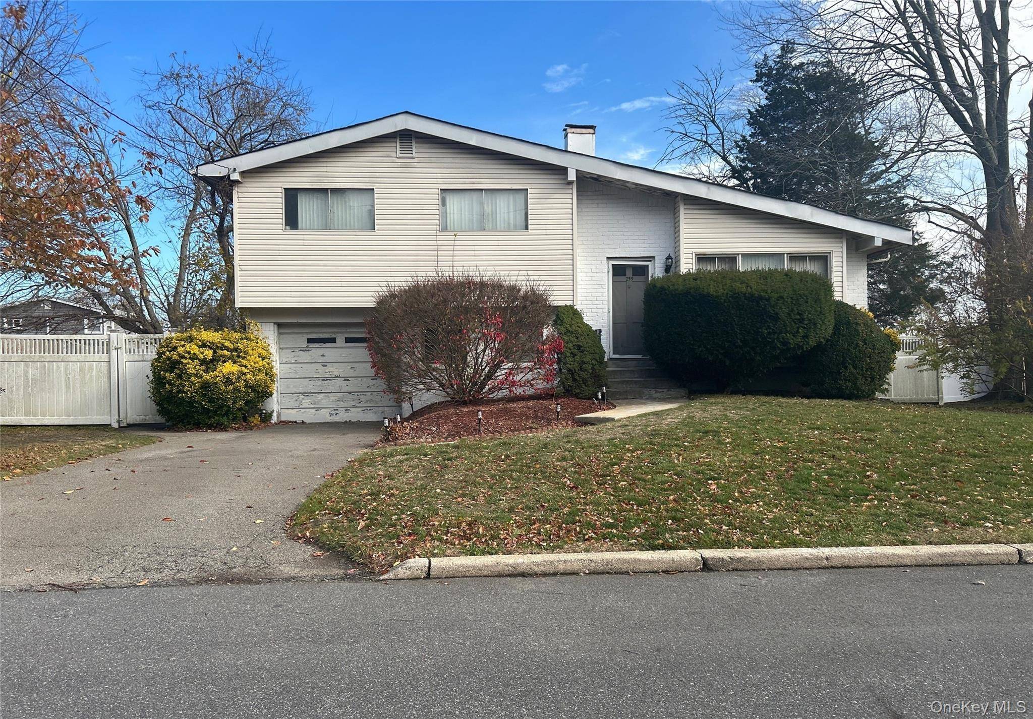 259 W 24th ST, Deer Park, NY 11729