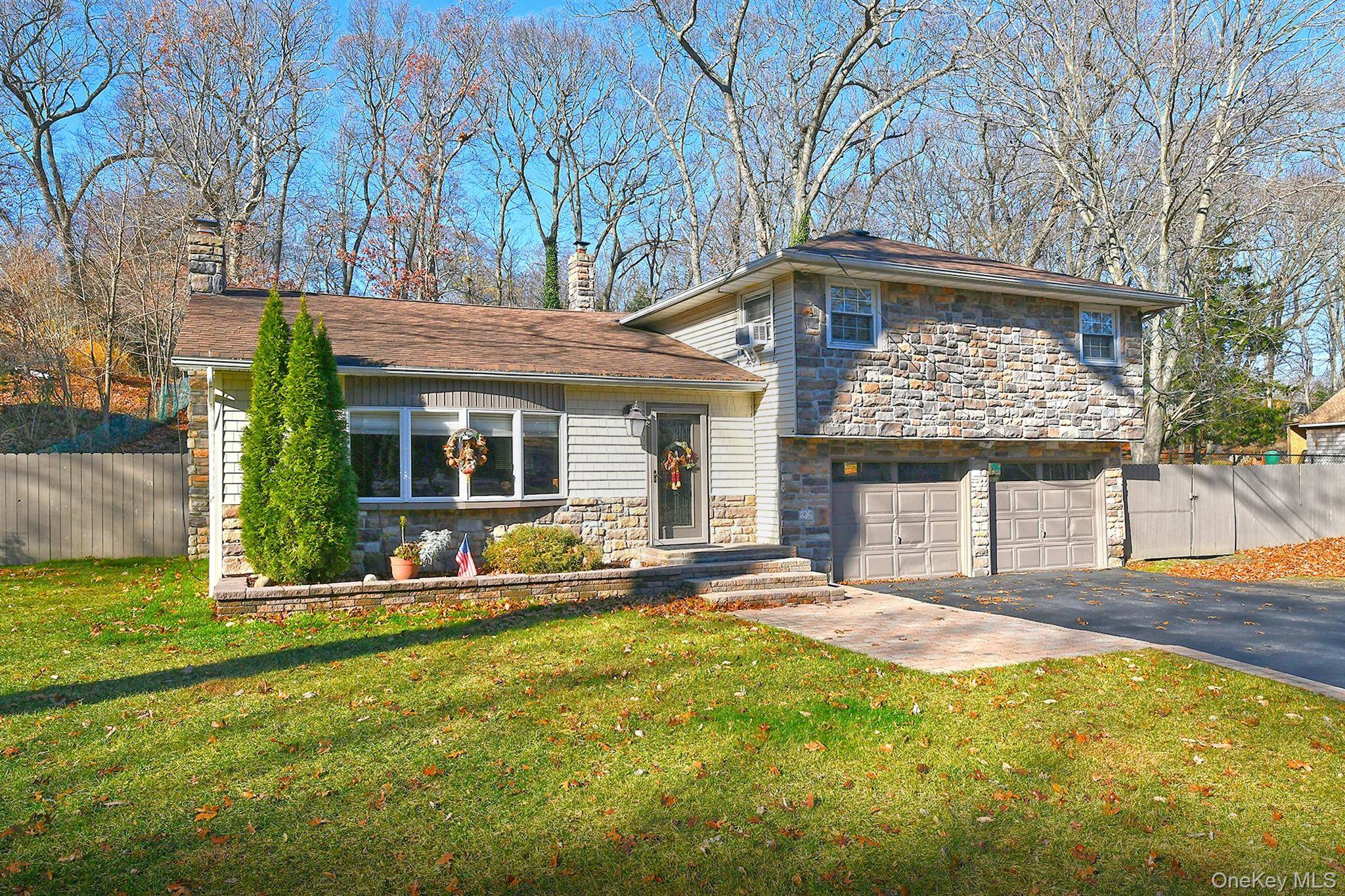 150 Hallock Landing RD, Rocky Point, NY 11778
