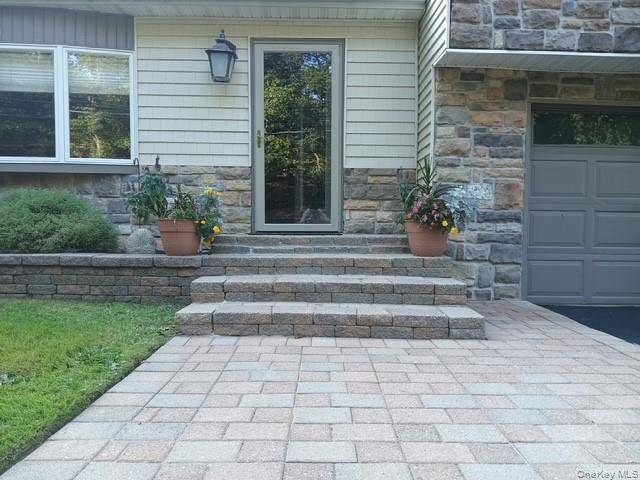 150 Hallock Landing RD, Rocky Point, NY 11778