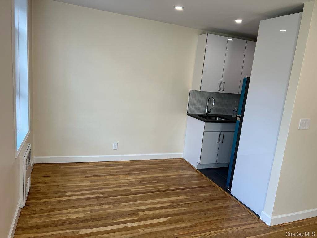 142-20 84 DR #4D, Briarwood, NY 11435