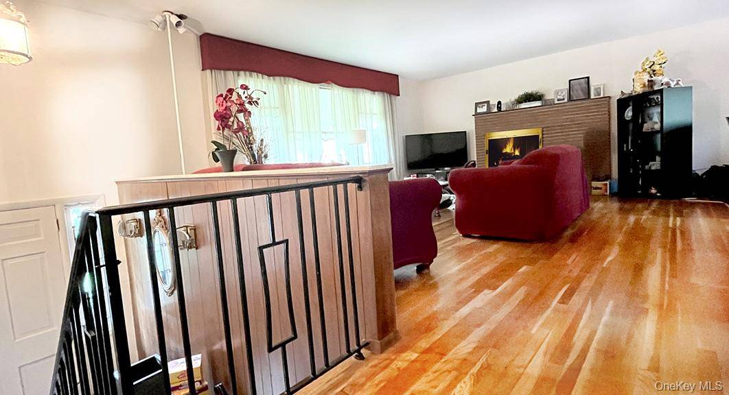457 Quaker Ridge RD, New Rochelle, NY 10804