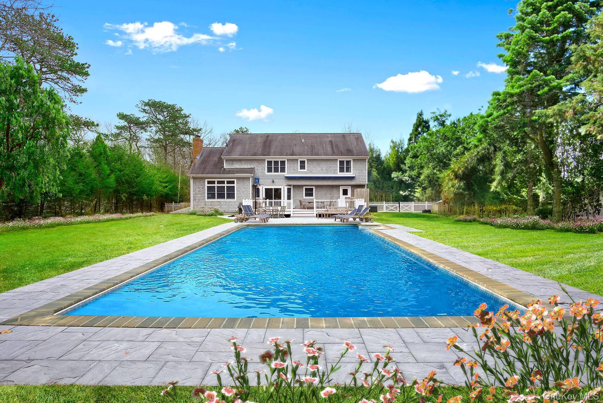 16 Georgica Woods LN, Wainscott, NY 11975