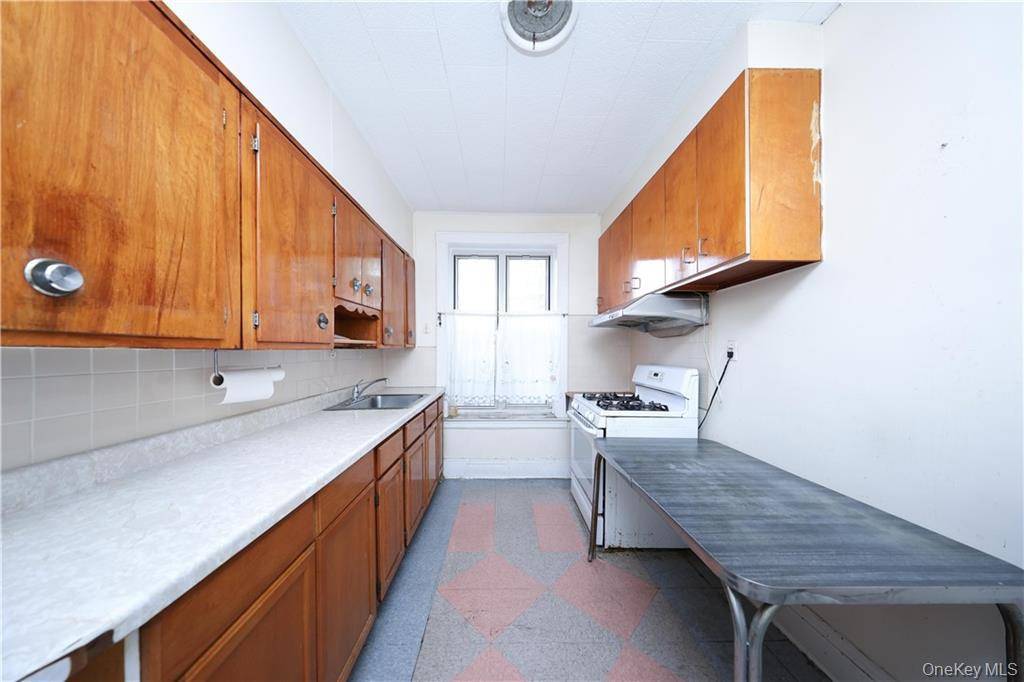 2176 E 13th ST, Brooklyn, NY 11229