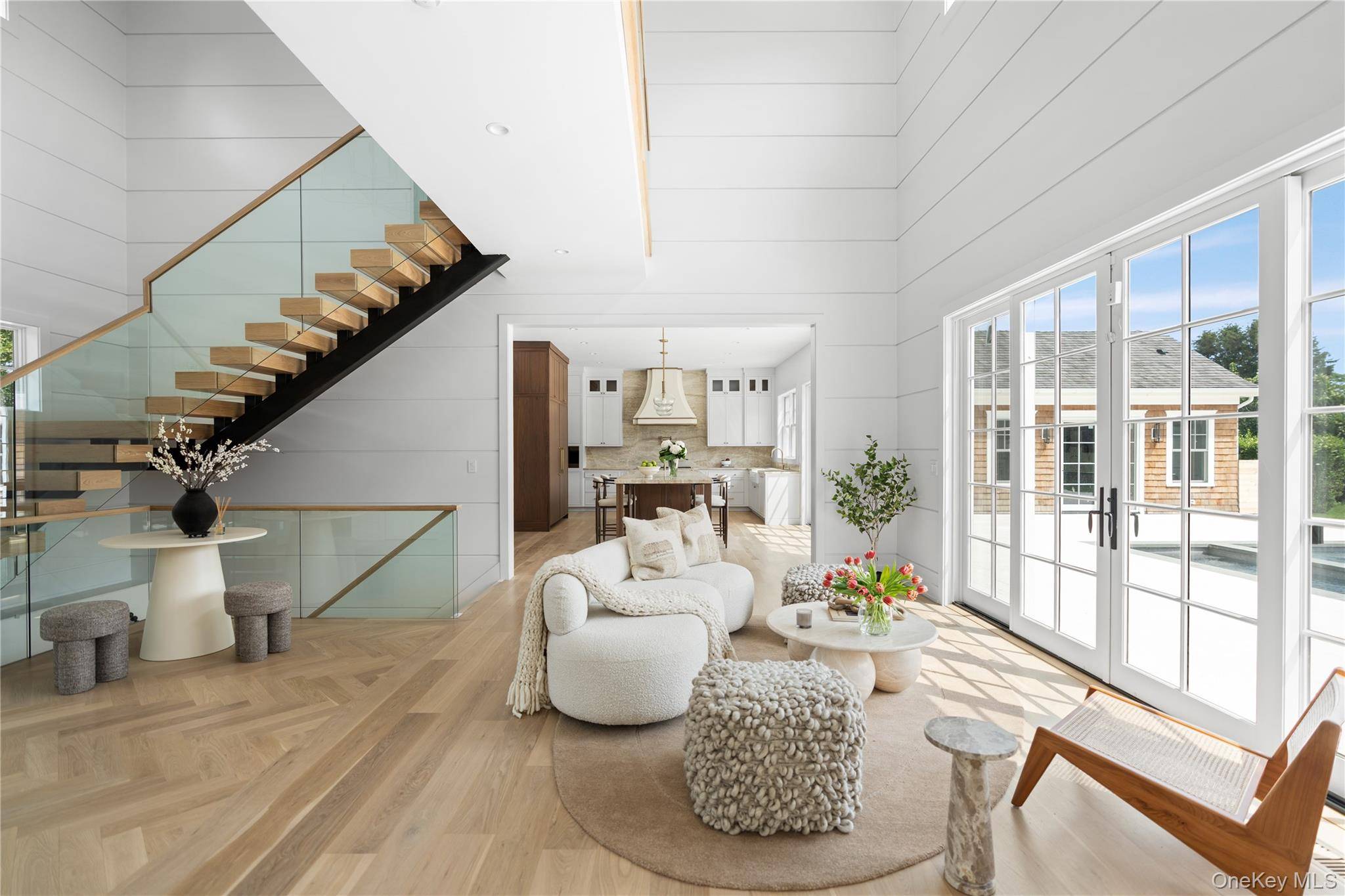 100 Narrow LN, Southampton, NY 11968