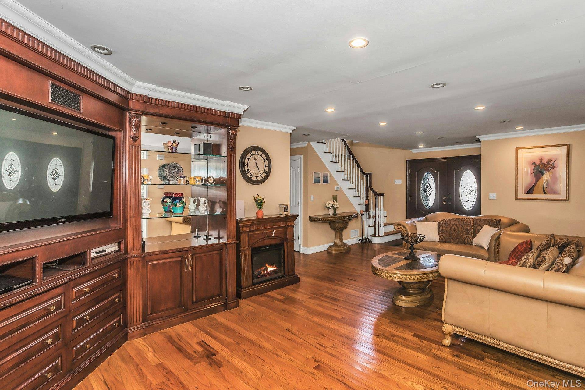 4 Laurette LN, Freeport, NY 11520