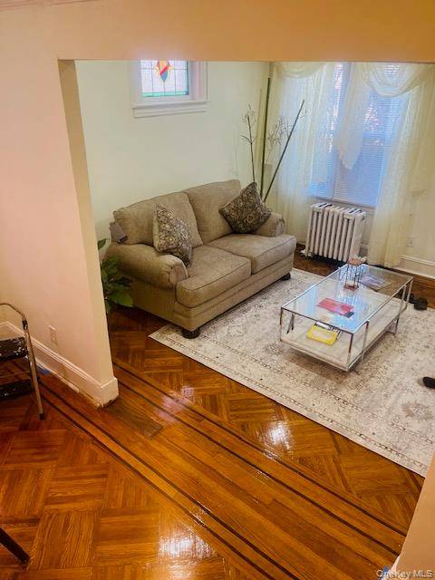 107-35 E Van Wyck EXPY, Jamaica, NY 11435
