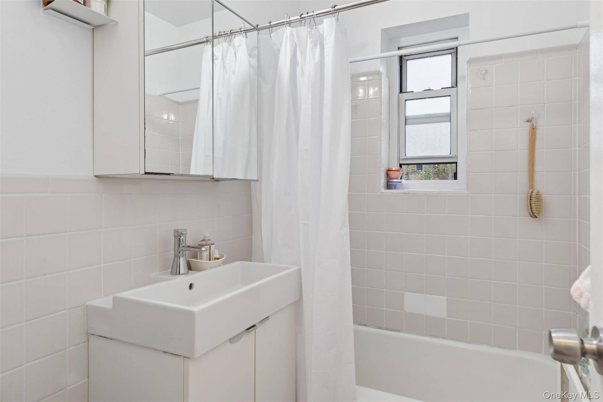 75-02 Austin ST #2C, Forest Hills, NY 11375