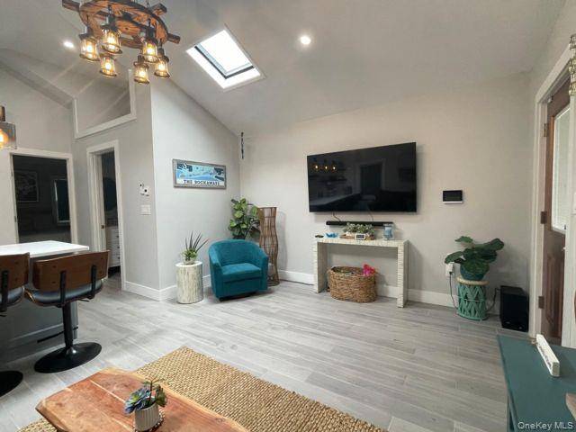 190 Beach 109th ST, Rockaway Park, NY 11694