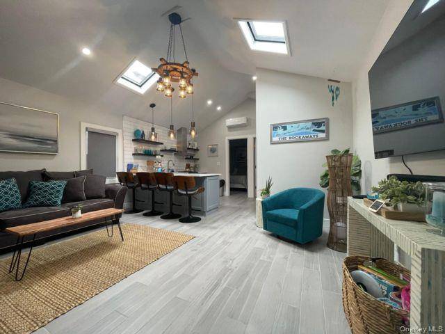 190 Beach 109th ST, Rockaway Park, NY 11694