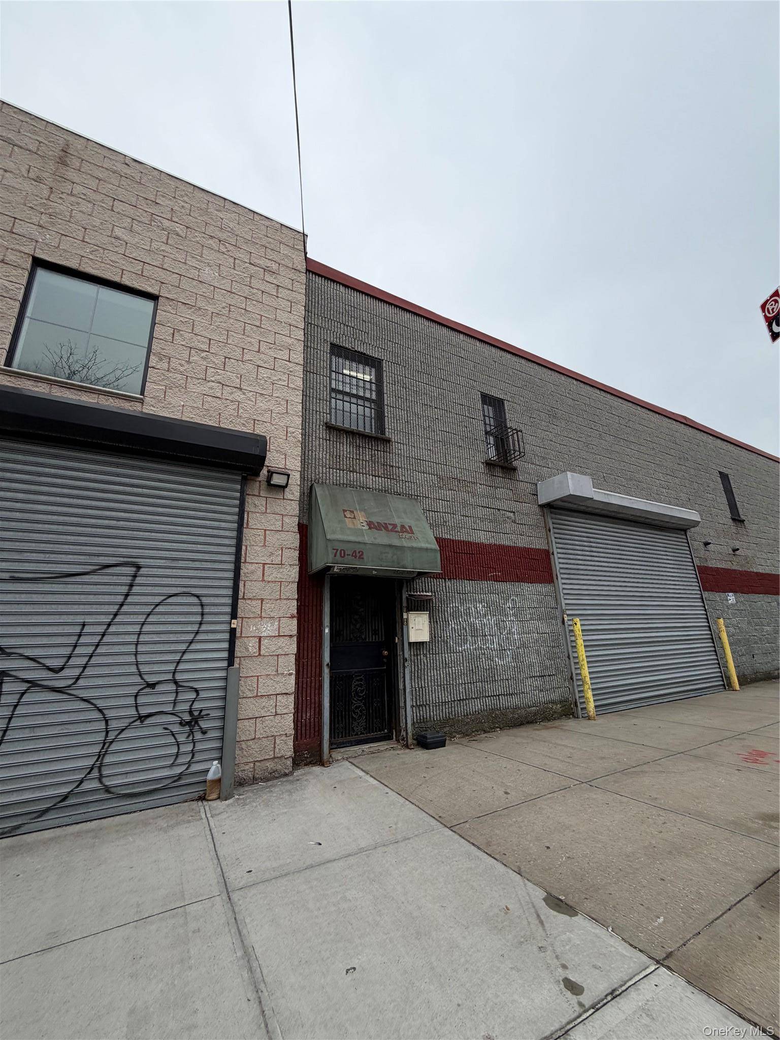70-42 48th AVE, Woodside, NY 11377