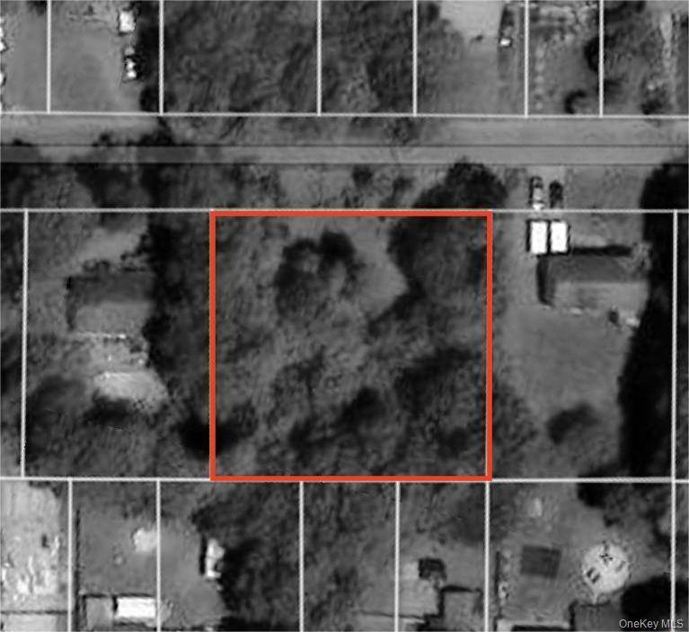 74 Palmetto DR, Shirley, NY 11967