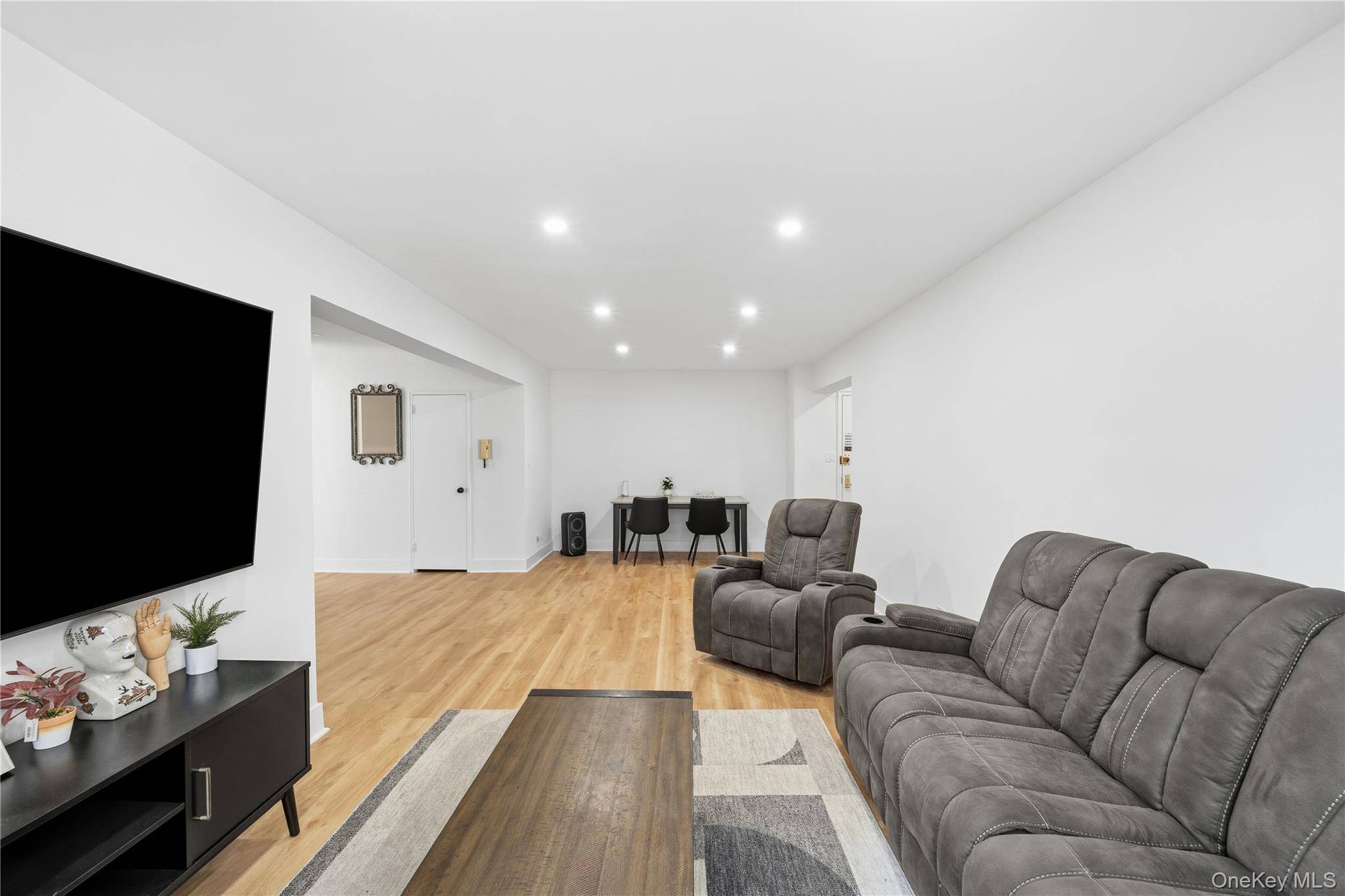 226-26 Union TPKE #1R, Bayside, NY 11364